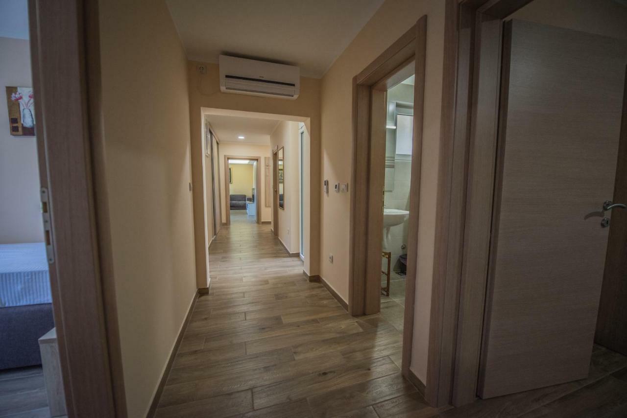 Apartment Vrutak Котор Екстер'єр фото