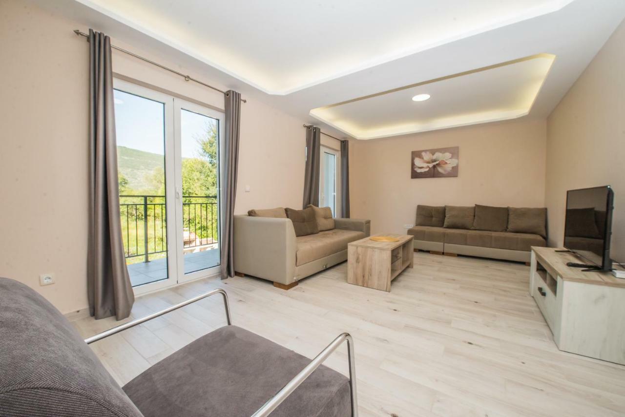 Apartment Vrutak Котор Екстер'єр фото