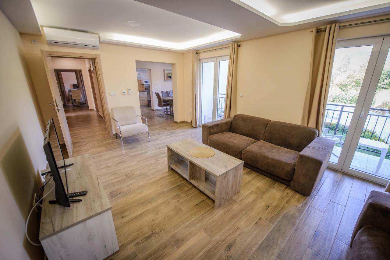 Apartment Vrutak Котор Екстер'єр фото