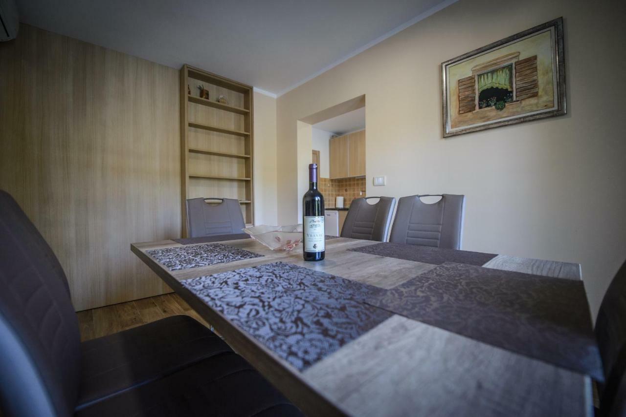 Apartment Vrutak Котор Екстер'єр фото