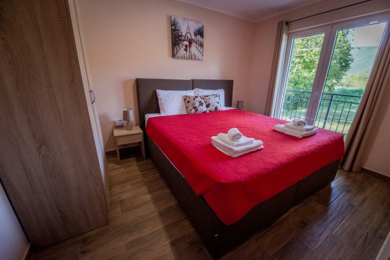 Apartment Vrutak Котор Екстер'єр фото