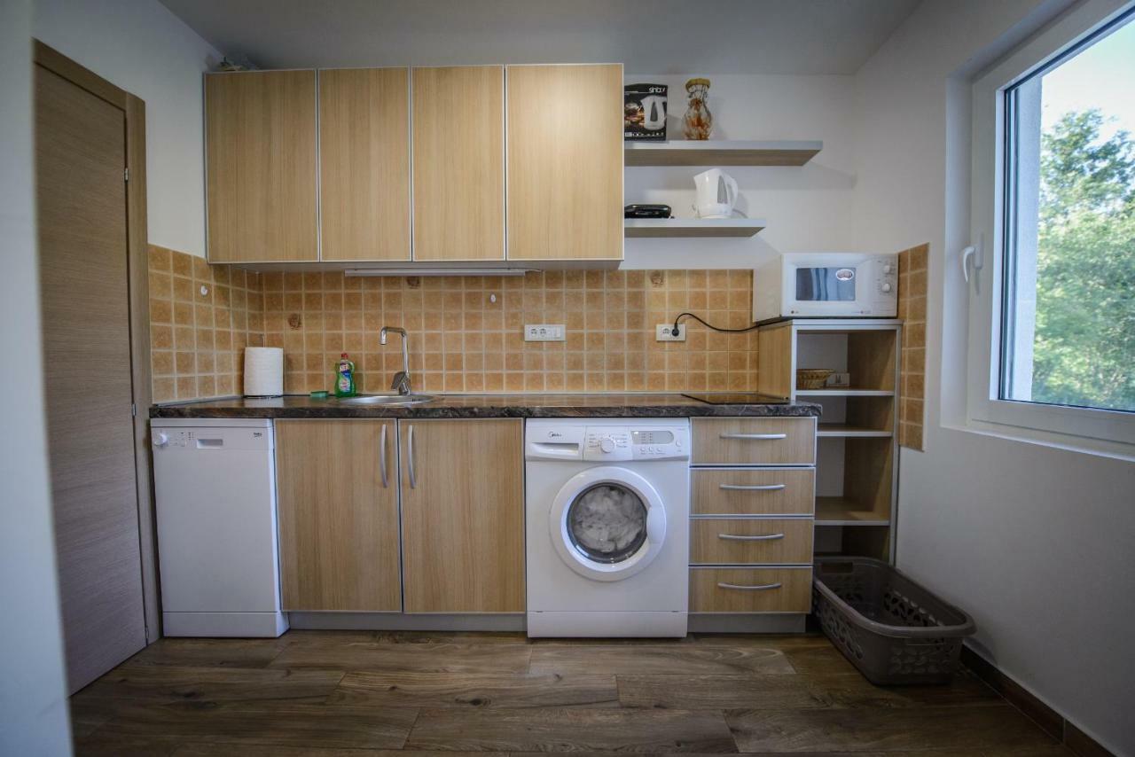 Apartment Vrutak Котор Екстер'єр фото