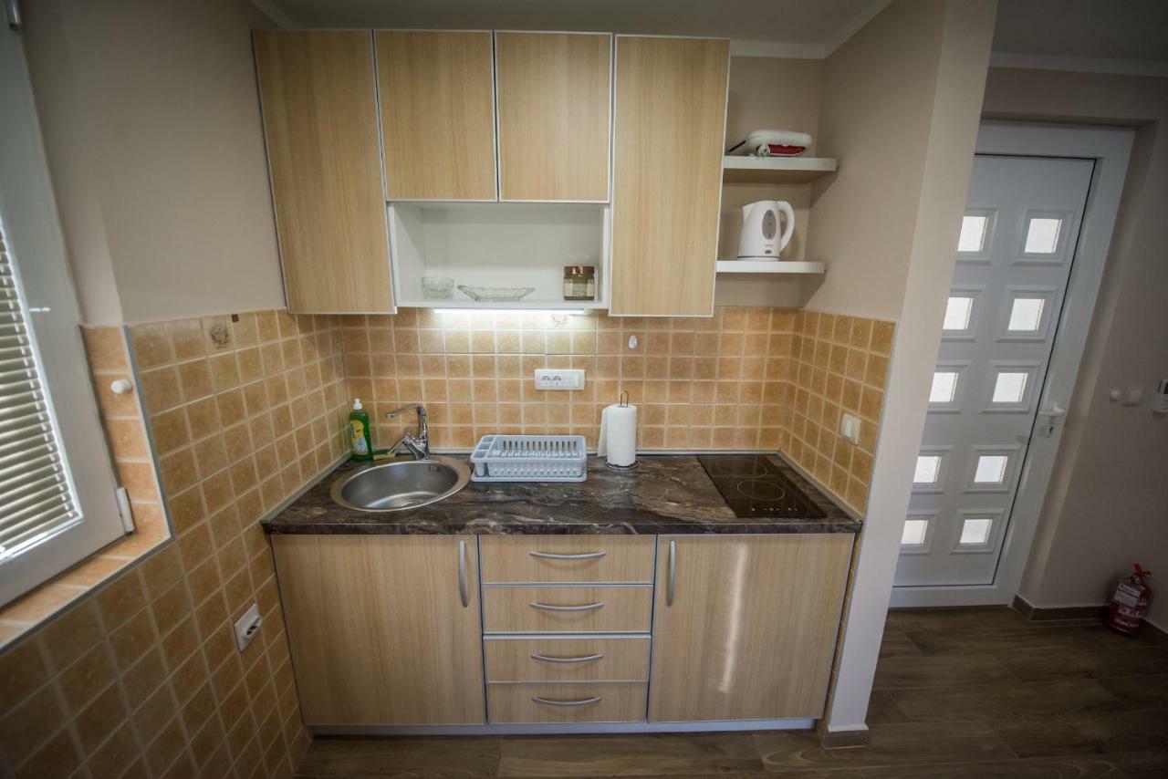 Apartment Vrutak Котор Екстер'єр фото