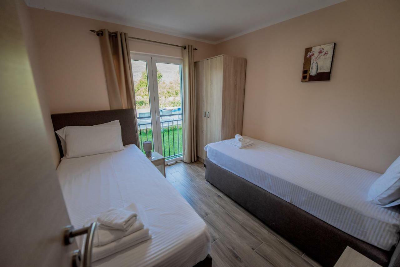 Apartment Vrutak Котор Екстер'єр фото